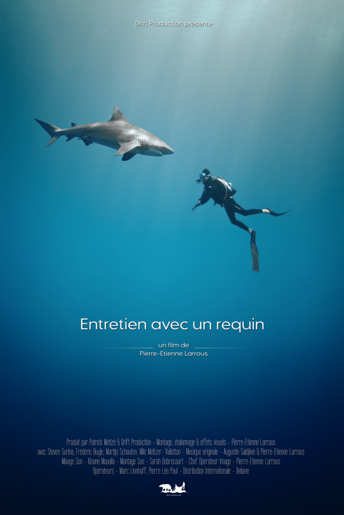 Affiche du film Entretien avec un requin de Pierre-Etienne LARROUS, sélectionné pour le festival International du film documentaire d'aventure et de voyage : Les Quais de l'Aventure, à Bordeaux 2026
